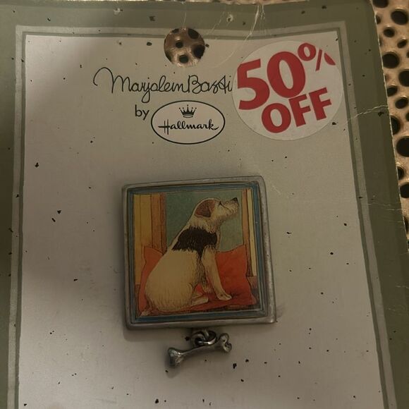 VTG 1999 Marjolein Bastin Pin Brooch Terrier Dog & Bone Charm Frame 1.5" Long - Picture 2 of 2